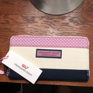 Vineyard Vines Zipper Wallet